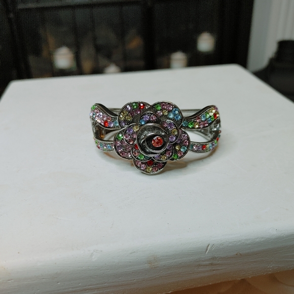 ANTIQUE 3D FLORAL RHINESTONE HINGED BANGLE BRACELET, MULTI-COLOR SILVER TONE - Picture 3 of 8
